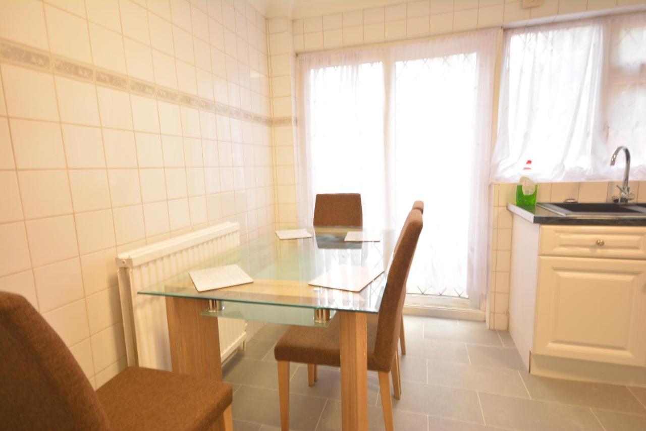 Five Bedroom Townhouse Near Excel Exhibition Centre Londres Extérieur photo